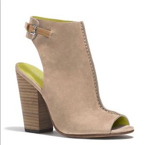 EUC Coach Saratoga Leather Peep-Toe Bootie